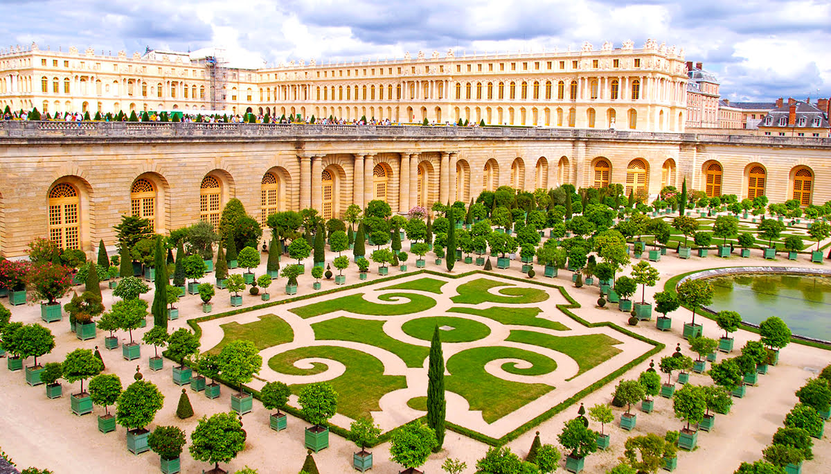 Versailles Palace and Gardens Tour